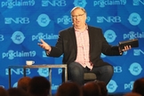 Rick Warren fala para líderes cristãos na conferência Proclaim 19, na Califórnia. (Foto: NRB) 