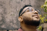 Eli Soares lançou o clipe "Deus não é o Culpado". (Imagem: Youtube / Reprodução)