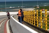 Atualmente, seis voluntários da Assembleia de Deus Milagres permanecem no alto da ponte em cada turno, para evitar que pessoas cometam suicídio, se jogando do alto do viaduto. (Foto: Tribuna do Norte)