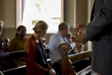 Imagem ilustrativa de membros participando de uma reunião na igreja. (Foto: Rawpixel/Getty Images/iStockphoto)