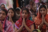 A ONG Movimento de Solidariedade e Paz estimou que entre 100 e 700 meninas cristãs são sequestradas, violentadas e forçadas a casamentos islâmicos no Paquistão todos os anos. (Foto: Pakistan Megachurch)
