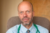 O Dr. Richard Scott está sendo investigado por envolver sua fé cristã nas consultas com pacientes. (Foto: Will Wintercross)