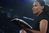 Priscilla Shirer é atriz, palestrante e diretora do Ministério 'Going Beyond'. (Foto: Lifeway)