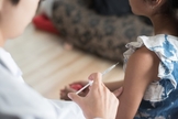 Bloqueadores de puberdade continuam sendo prescritos para crianças, apesar de suas contraindicações. (Foto: Shutterstock)