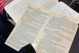 Até hoje, o ex-muçulmano guarda em sua Bíblia, as páginas que surgiram inusitadamente à porta de sua casa. (Foto: Facebook / Lee Grady)