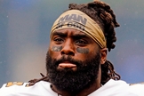 Demario Davis foi multado por usar uma faixa com a mensagem “Man of God” (“Homem de Deus”). (Foto: Stephen Lew/Icon Sportswire/Getty Images)