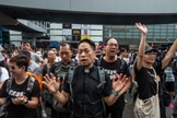 Cristãos oram durante manifestação contra o comunismo e projeto de lei polêmico em Hong Kong. (Foto:  THE NEW YORK TIMES)em 