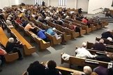 Vídeo mostra fiéis se escondendo durante tiroteio em igreja no Texas. (Foto: West Freeway Church of Christ/Law Enforcement via AP)