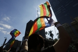 Bandeira do movimento LGBT durante a parada do orgulho gay, na Avenida Paulista. (Foto: Nelson Antoine/AP)