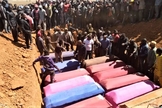 Vítimas de ataques próximo a Bokkos (Nigéria) são enterradas. (Foto: Morning Star News)