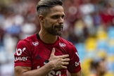 Por conta própria, Diego Ribas visitou os pais do garoto Pablo Henrique, que acabou morrendo no incêndio no 'Ninho do Urubu', em 2019. (Foto: Divulgação / Flamengo) 