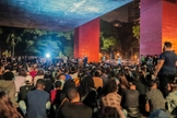 Gabriel Cantarino, pastor da Igreja ONE em São Paulo, em pregação no MASP, na Avenida Paulista. (Foto: Igreja ONE SP)