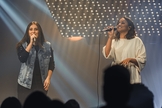 Thaiane Seghetto está lançando "Perto Eu Quero Estar", com participação de Julia Vitória. (Foto: Divulgação)