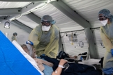 Equipe médica da Samaritan's Purse em hospital de campanha na Itália. (Foto: Samaritan's Purse)