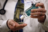 Doações no Brasil para combate ao coronavírus já ultrapassam R$ 386,6 milhões. (Foto: Lara Solt/Dallas Morning News)