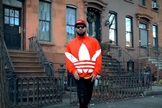 Pregador Luo gravou o clipe "Família" em Nova York. (Imagem: Youtube / Reprodução)