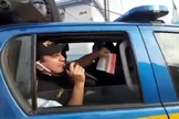 Policiais proclamam Jesus em suas viaturas nas ruas da Guatemala. (Foto: Reprodução)