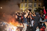 Manifestantes usam da violência e vandalismo em protesto pela morte de George Floyd, em Washington D.C. (Foto: Tasos Katopodis/Getty Images)
