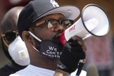 Terrence Floyd saiu às ruas para pedir que os protestos violentos em razão da morte de seu irmão, George Floyd parassem. (Foto: Stephen Maturen/ Getty Images/ AFP)