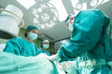 Devido a uma lei do governo Obama, os médicos eram obrigados a realizar cirurgias transgênero, de mudança de sexo e abortos. (Foto: CC0 - Domínio Público)