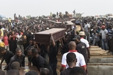 Cristãos são sepultados em tempos de massacre na Nigéria. (Foto: Intersociety)