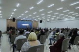 Culto realizado pela Igreja AD Vitória em Cristo, em Santo André, SP, respeitando o distanciamento social e o uso de máscaras. (Foto: UOL)