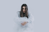 Isadora Pompeo está lançando o clipe "Processo". (Foto: Divulgação)