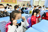 Crianças que estudam em escolas da China sofrem repressão e bullying do Partido Comunista se tiverem sua fé descoberta. (Foto: CGTN)