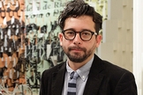 João Paulo Cuenca é escritor e está sendo processado, após sugerir o enforcamento de Bolsonaro (e seus descendentes) nas tripas de pastores da Igreja Universal. (Foto: Go Beyond)