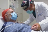 O Dr. Michael Haglund é neurocirurgião do centro médico da Universidade Duke, na Carolina do Norte. (Foto: CBN News)