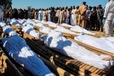 Funeral de 43 pessoas em 29 de novembro de 2020 em Zabarmari, na Nigéria. (Foto: Audu Marte/AFP)