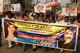 O caso de Arzoo Raja e de tantas outras adolescentes paquistanesas sequestradas e forçadas a um casamento islâmico, tem mobilizado protestos no país. (Foto: Asia News)