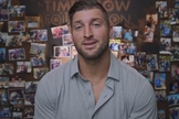 Tim Tebow atualmente luta contra o tráfico humano e tem buscado alertar sobre essa realidade. (Imagem: 10Tampabay)