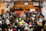 Evangélicos reunidos em uma Igreja Batista em Madrid. (Foto: UEE)