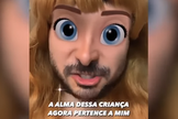 Homem estimula crianças a dar ‘glória a Satã’ em vídeo no TikTok. (Foto: Reprodução/TikTok)