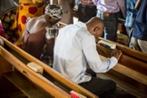 Cristãos em culto na Nigéria. (Foto: Open Doors).