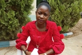 Blessing Kogi, uma jovem cristã da Nigéria que perdeu nove membros da família após um ataque por extremistas islâmicos. 