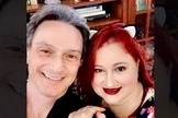 Daniel Mastral e sua esposa, a médica e escritora Isabela Mastral. (Foto: Daniel Mastral/Instagram)