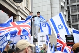 Jovens manifestantes pró-Israel em Londres. (Foto: PA Wire)