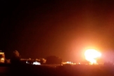 Explosão acima de edifícios no sul de Gaza, quando aviões israelenses atingiram um local do Hamas, em 17 de junho de 2021. (Foto: Reprodução)