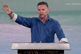 Michael Franzese na igreja Harvest Christian Fellowship. (Foto: YouTube/Pastor Greg Laurie)