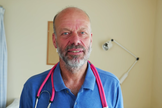 Dr. Richard Scott é alvo de investigações por orar por pacientes. (Foto: Christian Concern)