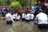 Milhares participaram de batismo em massa. (Foto: Iglesia del Nazareno Región Mesoamérica)