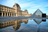 Pirâmide do Louvre, na França. (Foto: Pedro Szekely/Flickr)