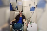 Carmem Verônica em uma das sessões de quimioterapia. (Foto: Aline Gonçalves/Guiame)