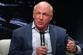 Dan Cathy durante palestra em igreja nos EUA. (Foto: YouTube/Passion City Church)