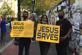 Membros do Jesus Saves Signs. (Foto: Captura de tela/Vídeo Site Jesus Saves)