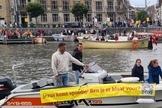 A equipe da Fundação Shofar evangelizou no evento marítimo Sail Amsterdam. (Foto: Instagram/Evangelisatie Sjofar).