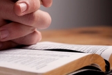 Em João 3:16-17 podemos comprovar que Deus ama todas as pessoas incondicionalmente. (Foto: Getty)