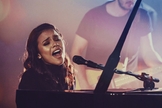 A cantora Julia Vitória conquistou milhares de seguidores nas redes sociais interpretando covers. (Foto: Divulgação)